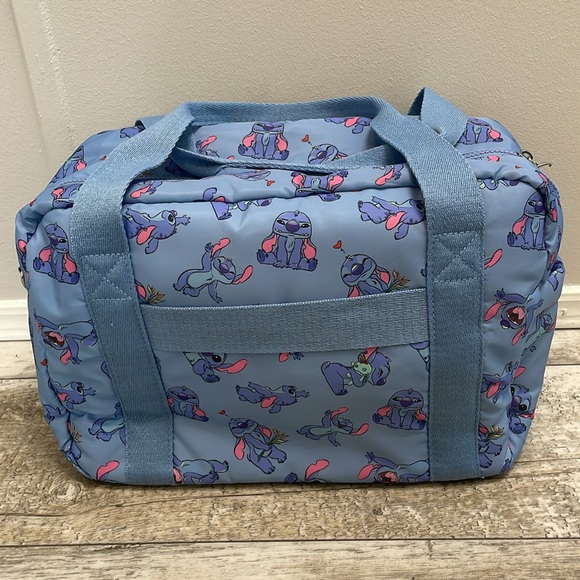 NWT Lilo and stitch travel bag ( 1 LEFT π ) - Picture 4 of 8